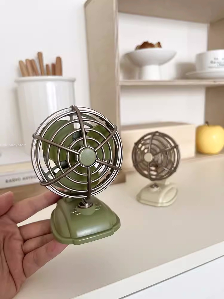 Retro Desktop Small Fan USB Ch - Office Furniture Equipment recension och pris
